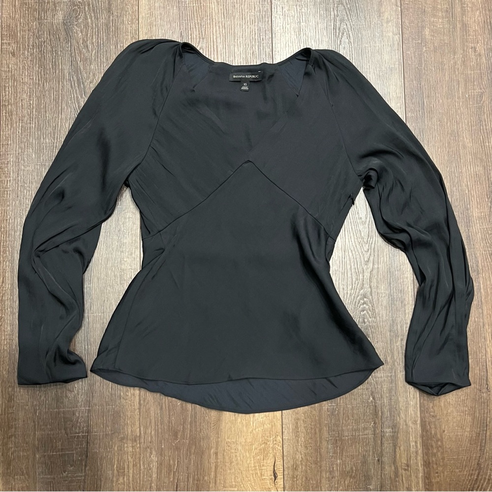 Silky banana republic blouse